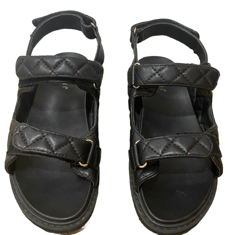 Billini “Zora” Black Quilted Sandals Size 7